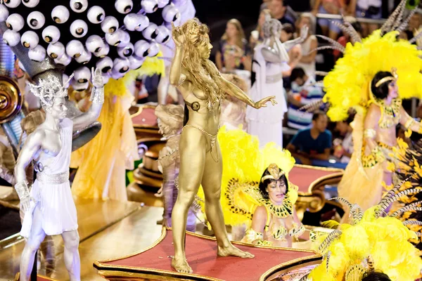 RIO DE JANEIRO - 11 DE FEBRERO: Actuación en carnaval —  Fotos de Stock