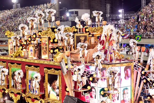 RIO DE JANEIRO - FEBRUARY 11: Show with decorations on carnival — Stock Photo, Image