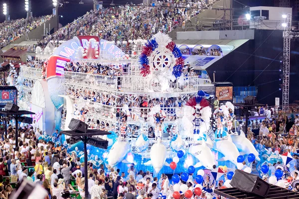 RIO DE JANEIRO - FEBRUARY 11: Show with decorations on carnival — Stock Photo, Image