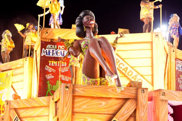 RIO DE JANEIRO - 11 DE FEBRERO: Espectáculo con decoraciones sobre carnaval — Foto de Stock