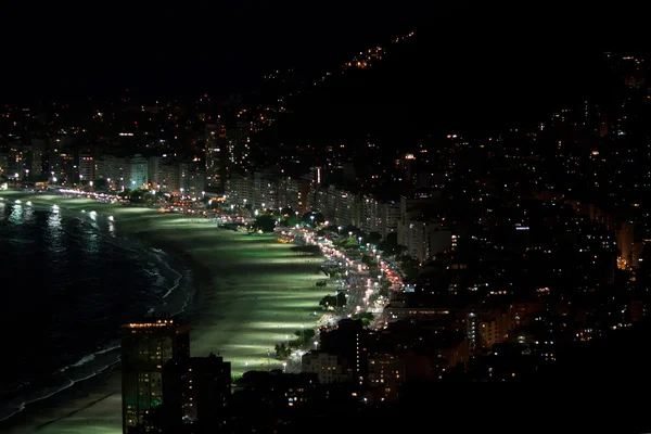 Copacabana-Strand bei Nacht — Stockfoto