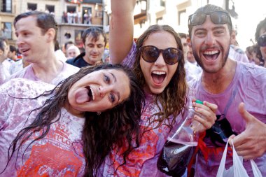 Pamplona, İspanya-6 Temmuz: insanlar san açılışında eğlenceli yaşıyorsanız