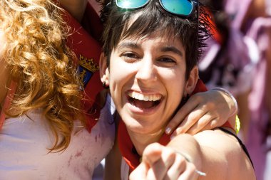 Pamplona, İspanya-Temmuz 6: san fermin açılışı, güzel bir kadın