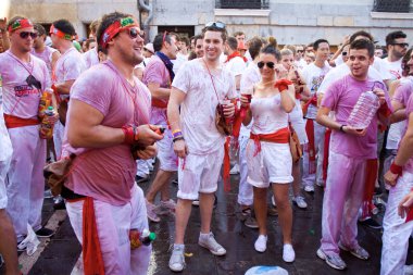 Pamplona, İspanya-6 Temmuz: insanlar açılışında eğlenceli yaşıyorsanız