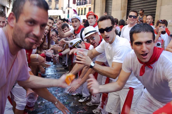 Pamplona, İspanya-6 Temmuz: insanlar san açılışında eğlenceli yaşıyorsanız