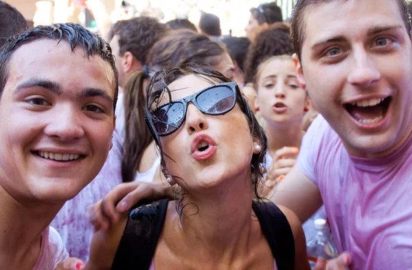 PAMPLONA, SPAIN - JULY 6: Young people are posing at opening of — Stock Photo, Image