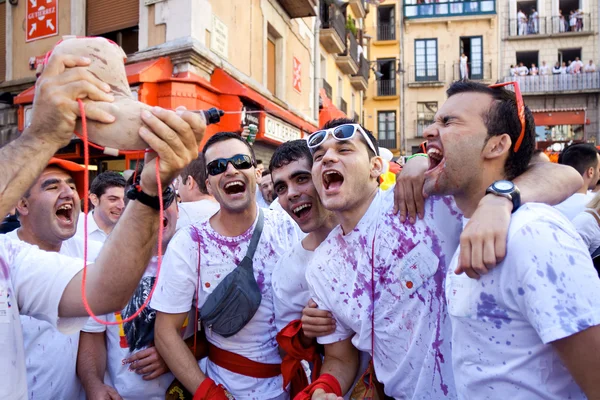 Pamplona, İspanya-6 Temmuz: insanlar açılışında eğlenceli yaşıyorsanız