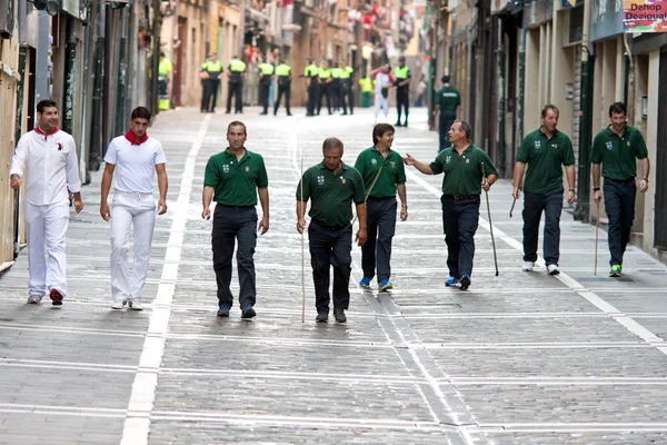 Pamplona, Spanje - 6 juli: de herders Ga naar begin van race — Stockfoto