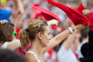 Pamplona, İspanya-Temmuz 11: san fermin Festivali eğleniyor kadın