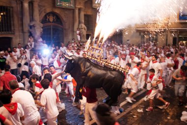 Pamplona, İspanya-Temmuz 13: san fermin fes öğeler için gösteri