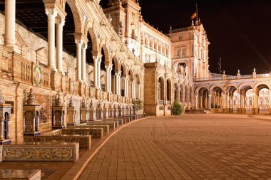 İspanyol Meydanı (plaza de espana): gece, İspanya Sevilla