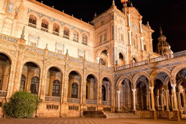 İspanyol Meydanı (plaza de espana): gece, İspanya Sevilla