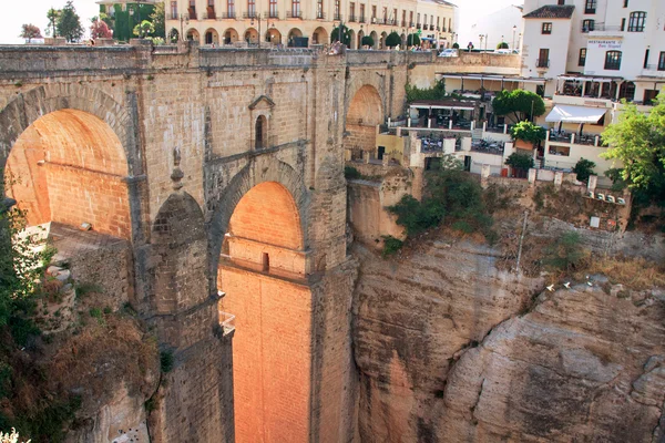 Kasaba ronda andalusia, İspanya içinde eski bir köprü — Stok fotoğraf