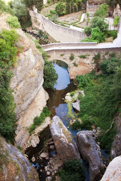 Vecchio ponte nella città di Ronda in Andalusia, Spagna — Foto Stock