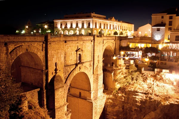 Puente viejo en la ciudad de Ronda en Andalucía, España — Foto de Stock