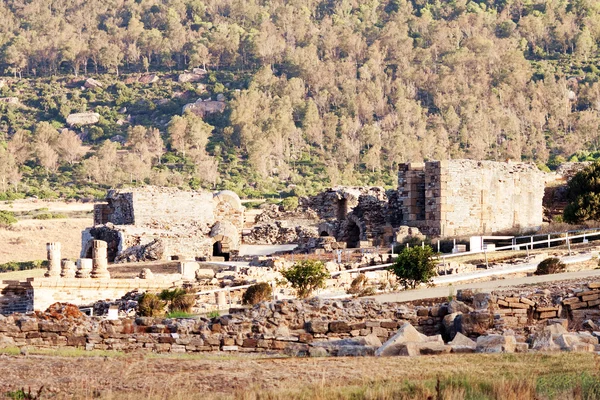 Ruinas romanas de "Baelo Claudia" en la playa "Bolonia", provincia Cad — Foto de Stock