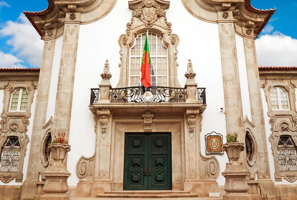 Gevel van de oude gebouw consulaat van portugal in sevilla, Spanje — Stockfoto