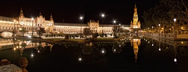 Spanish Square (Plaza de Espana) in Sevilla at night, Spain. — Stock Photo, Image