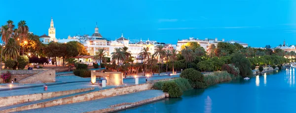 Embankment of Sevilla, Guadalquivir river, Spain — Stock Photo, Image