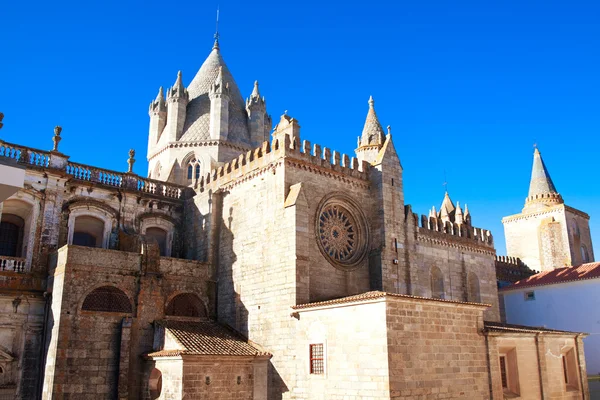 Catedral Evora, Portugali — kuvapankkivalokuva