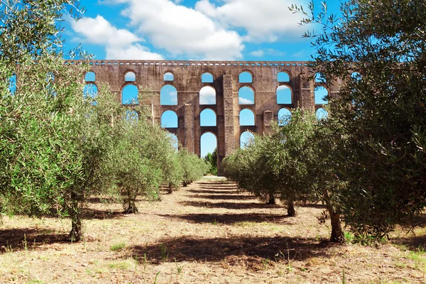 Akvedukten amoreira elvas, portugal — Stockfoto