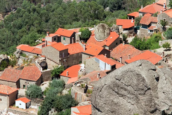 Taket gamla byn av monsanto, portugal — Stockfoto