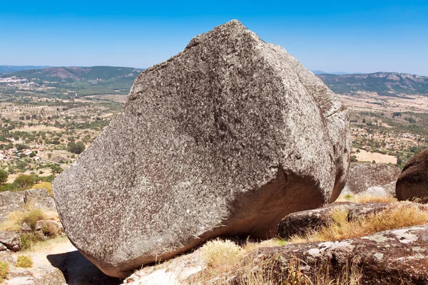 Grandi rocce vicino all'antico villaggio di Monsanto, Portogallo — Foto Stock