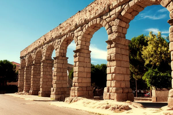 Aqueduto romano na cidade de Segóvia, Espanha — Fotografia de Stock