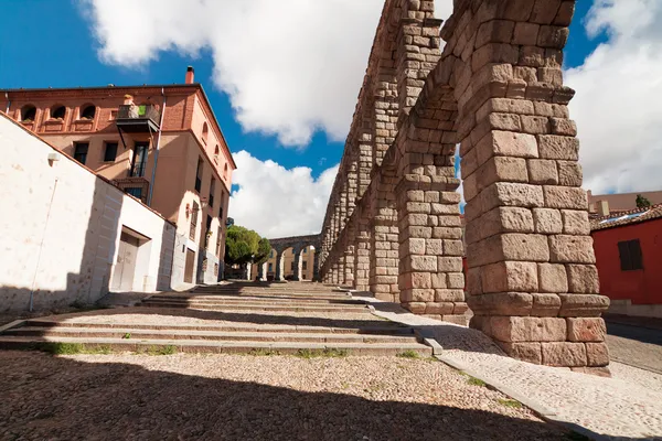 Römisches Aquädukt in der Stadt Segovia, Spanien — Stockfoto