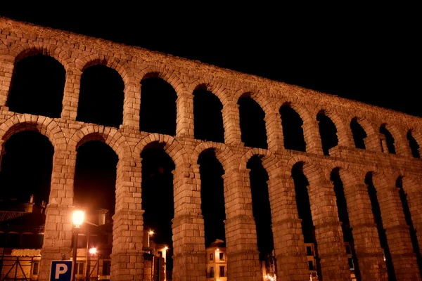 Aqueduto romano na cidade de Segóvia, Espanha — Fotografia de Stock