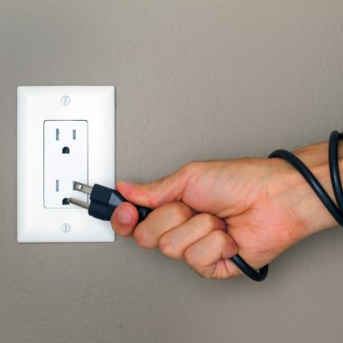 bir yandan elektrik kablosu