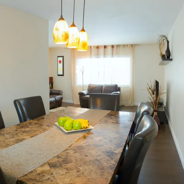 Yemek odasının içi.