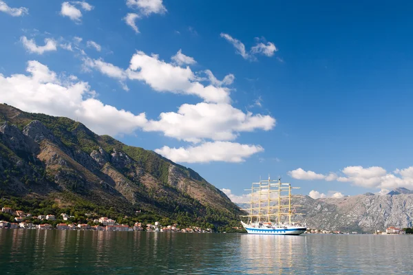 Boka Kotorska-öbölben található Montenegró, Európa — Stock Fotó