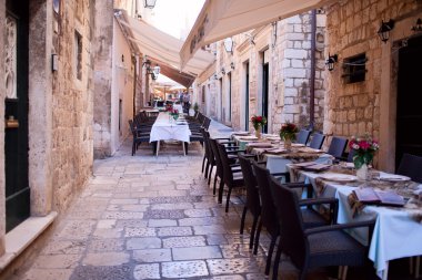 Dubrovnik'in tarihi kent, Avrupa merkezinde sokak Restoran