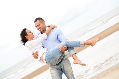 arkadaşım kız arkadaşını atar