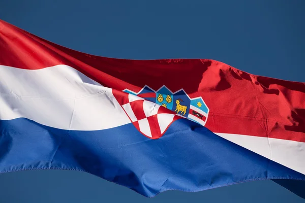 Croatian flag against the blue sky — Stock Photo, Image