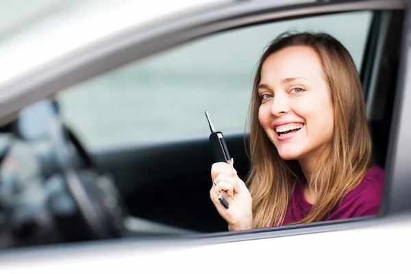 Conductor de coche mujer —  Fotos de Stock