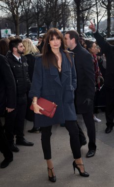 Caroline de Maigret, Paris Moda Haftası Kadın Güz / Kış Giyimi 2016 / 2017 kapsamında 8 Mart 2016 'da Paris, Fransa' da Chanel Show 'a geldi.
