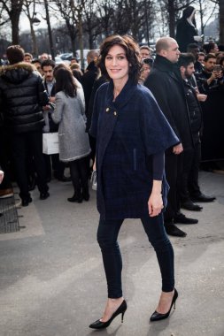 Clotilde Hesme, Paris Moda Haftası Kadın Giyim Haftası kapsamında 8 Mart 2016 'da Paris, Fransa' da düzenlenen Chanel Show 'da.