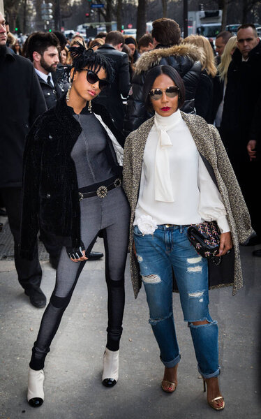 Jada Pinkett Smith and her daughter Willow Smith attend the Chanel Show Paris Fashion Week Womenswear Fall/Winter 2016/2017 on March 8, 2016 in Paris, France