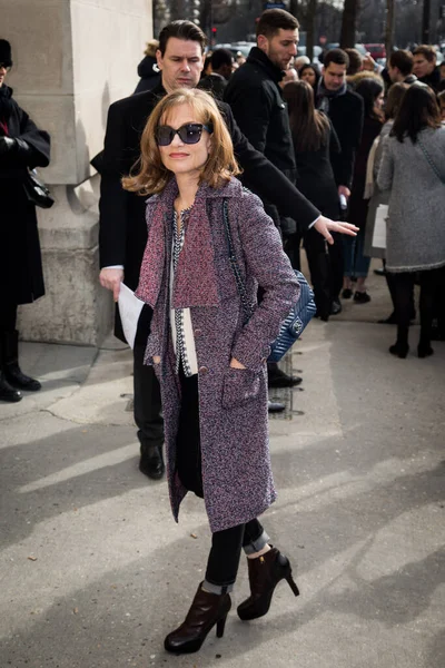 Isabelle Huppert 2016 Március Érkezik Chanel Kiállításra Párizsi Divathét Női Jogdíjmentes Stock Képek