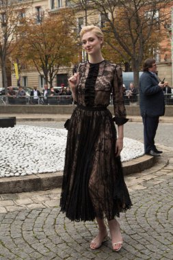 Avustralyalı aktris Elizabeth Debicki, Paris Moda Haftası Kadın Giyim / Yaz 2016 kapsamında 7 Ekim 2015 'te Paris, Fransa' daki Miu Miu gösterisine geldi..