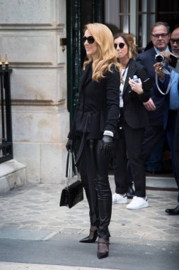 Şarkıcı Celine Dion, Paris Moda Haftası kapsamında 4 Temmuz 2016 'da Fransa' nın başkenti Paris 'te düzenlenen Christian Dior Haute Couture Fall / Winter 2016-2017 konserine geldi..