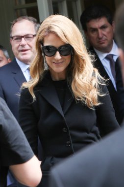 Şarkıcı Celine Dion, Paris Moda Haftası kapsamında 4 Temmuz 2016 'da Fransa' nın başkenti Paris 'te düzenlenen Christian Dior Haute Couture Fall / Winter 2016-2017 konserine geldi..