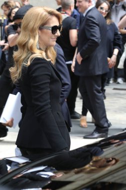 Şarkıcı Celine Dion, Paris Moda Haftası kapsamında 4 Temmuz 2016 'da Fransa' nın başkenti Paris 'te düzenlenen Christian Dior Haute Couture Fall / Winter 2016-2017 konserine geldi..