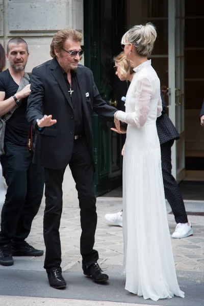 Johnny Hallyday Laeticia Hallyday Llegan Espectáculo Christian Dior Haute Couture —  Fotos de Stock