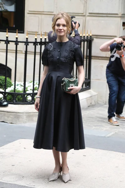 Natalia Vodianova Przyjeżdża Pokaz Christian Dior Haute Couture Jesień Zima — Zdjęcie stockowe