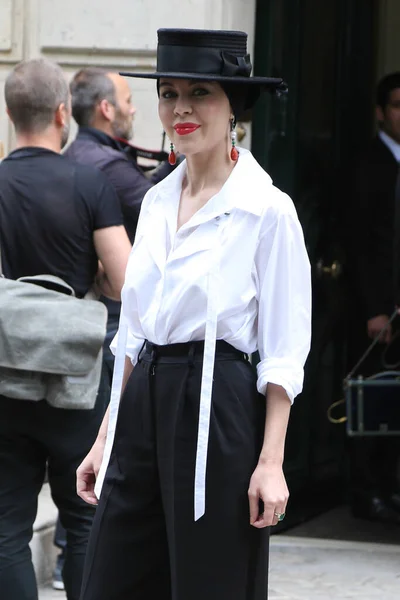 Ulyana Sergeenko Christian Dior Haute Couture Fall Winter 2016 2017 Jogdíjmentes Stock Képek