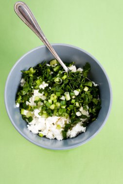 süzme peynir ve taze otlar diyet yiyecek için