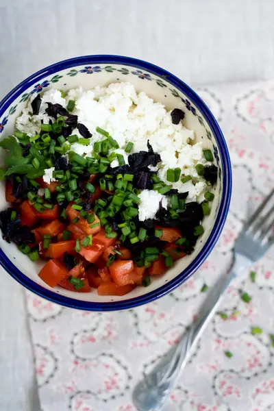 Queso cottage y tomates rojos para la dieta —  Fotos de Stock